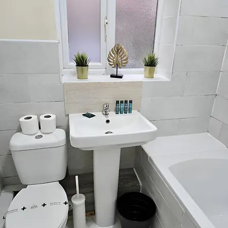 Stylish 2 Bedroom Apartment Close To Everything Birmingham Buitenkant foto