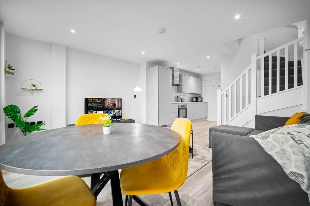 Stylish 2 Bedroom Close To Everything *