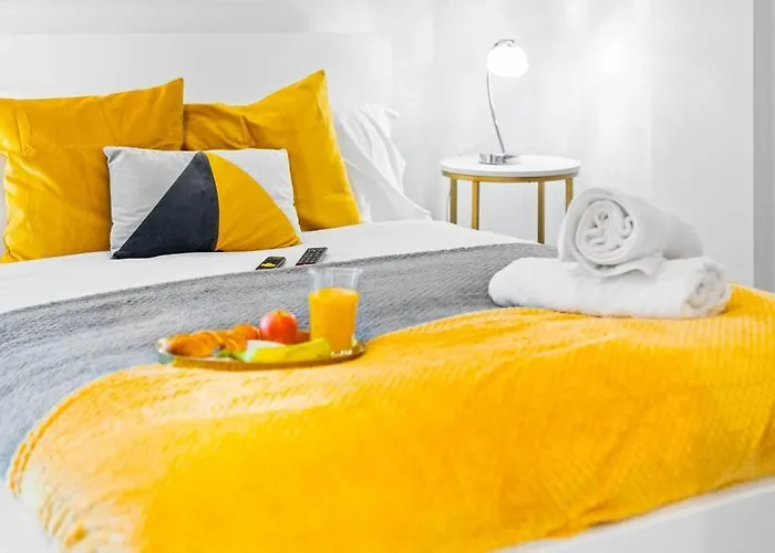 Stylish 2 Bedroom Apartment Close To Everything