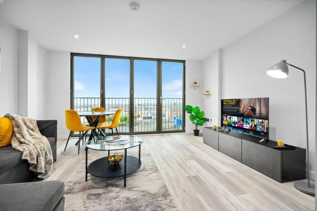 Stylish 2 Bedroom Close To Everything *