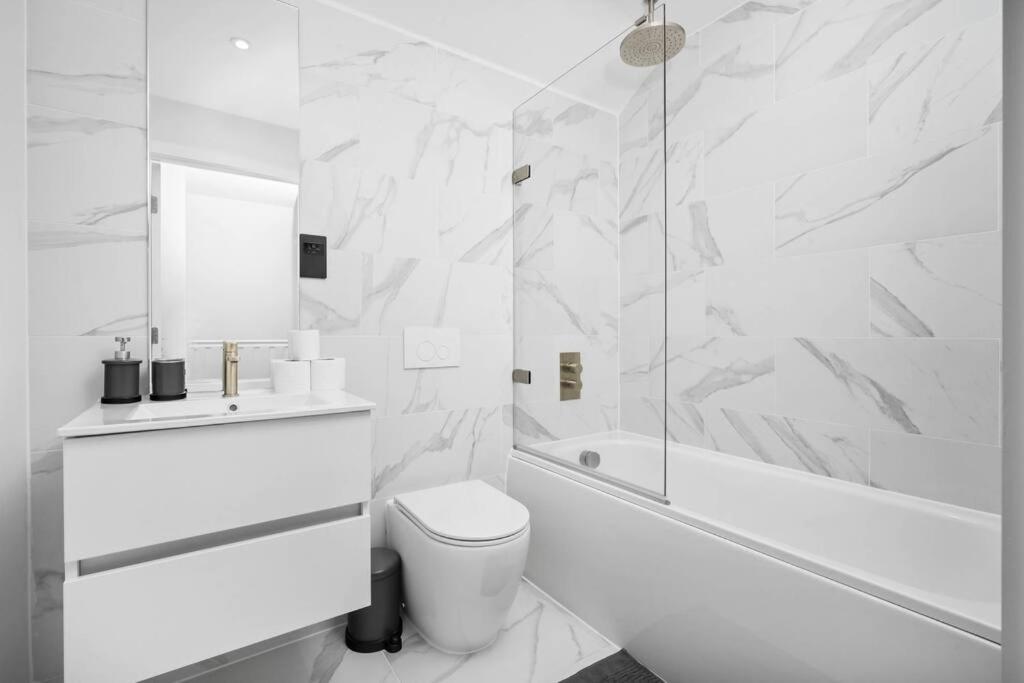 Stylish 2 Bedroom Close To Everything